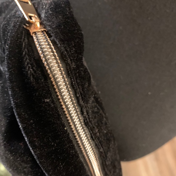 Set of 2 Buckle Fanny Packs - Picture 15 of 16